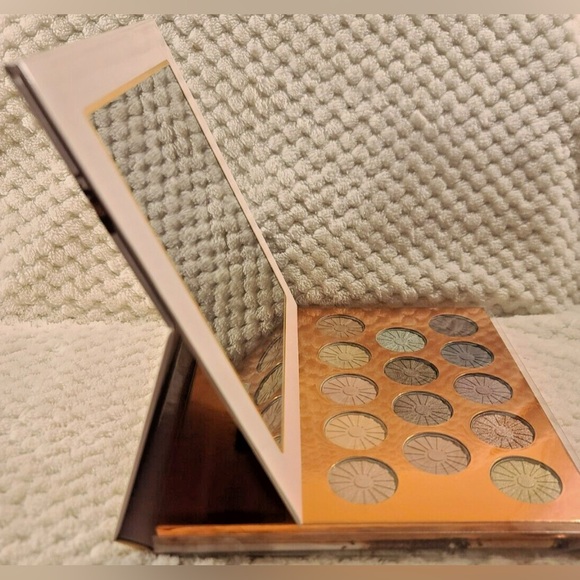 NWT Ellen Tracy The Naked Eye Collection Palette with Eyeliner and Makeup Brush - Picture 5 of 5